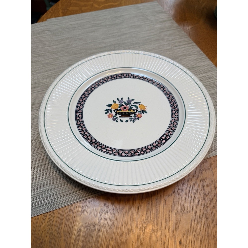 Set Of 4 Wedgwood Trentham 10 3/8" Dinner Plates Excellent
